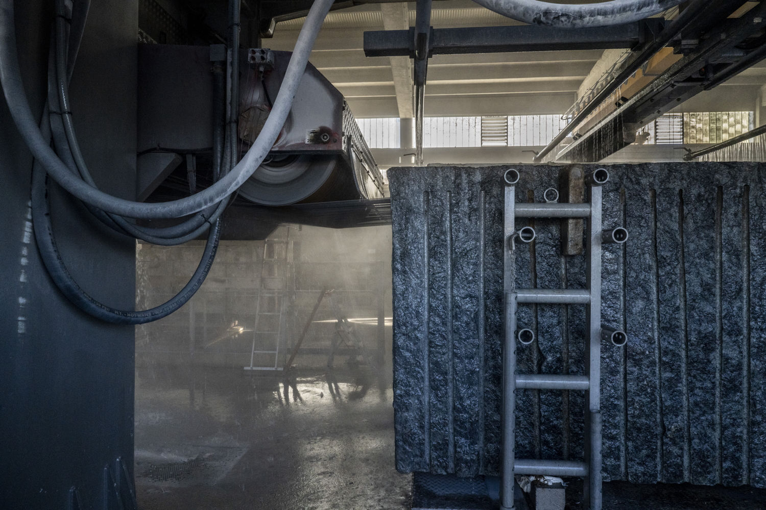 Dettaglio taglio granito con multifilo