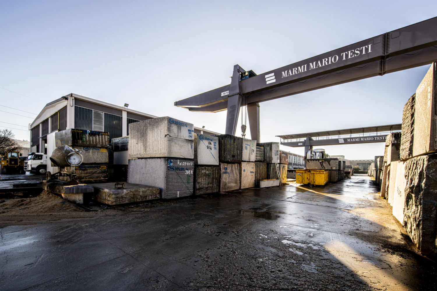 Panoramica segheria per taglio granito e quarzite