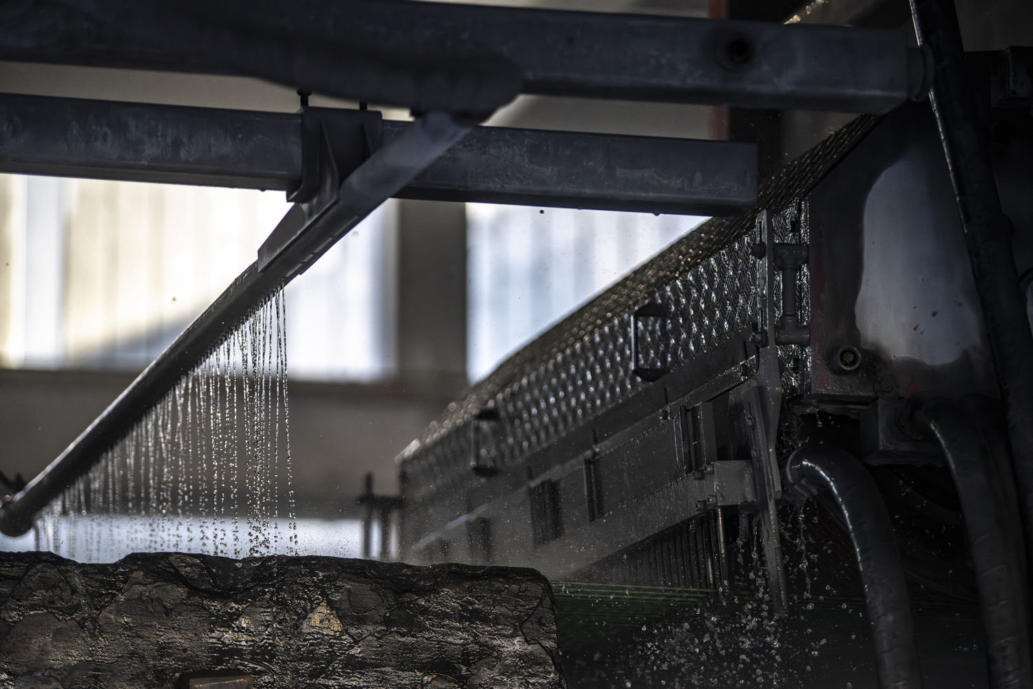 Multi-wire water spraying