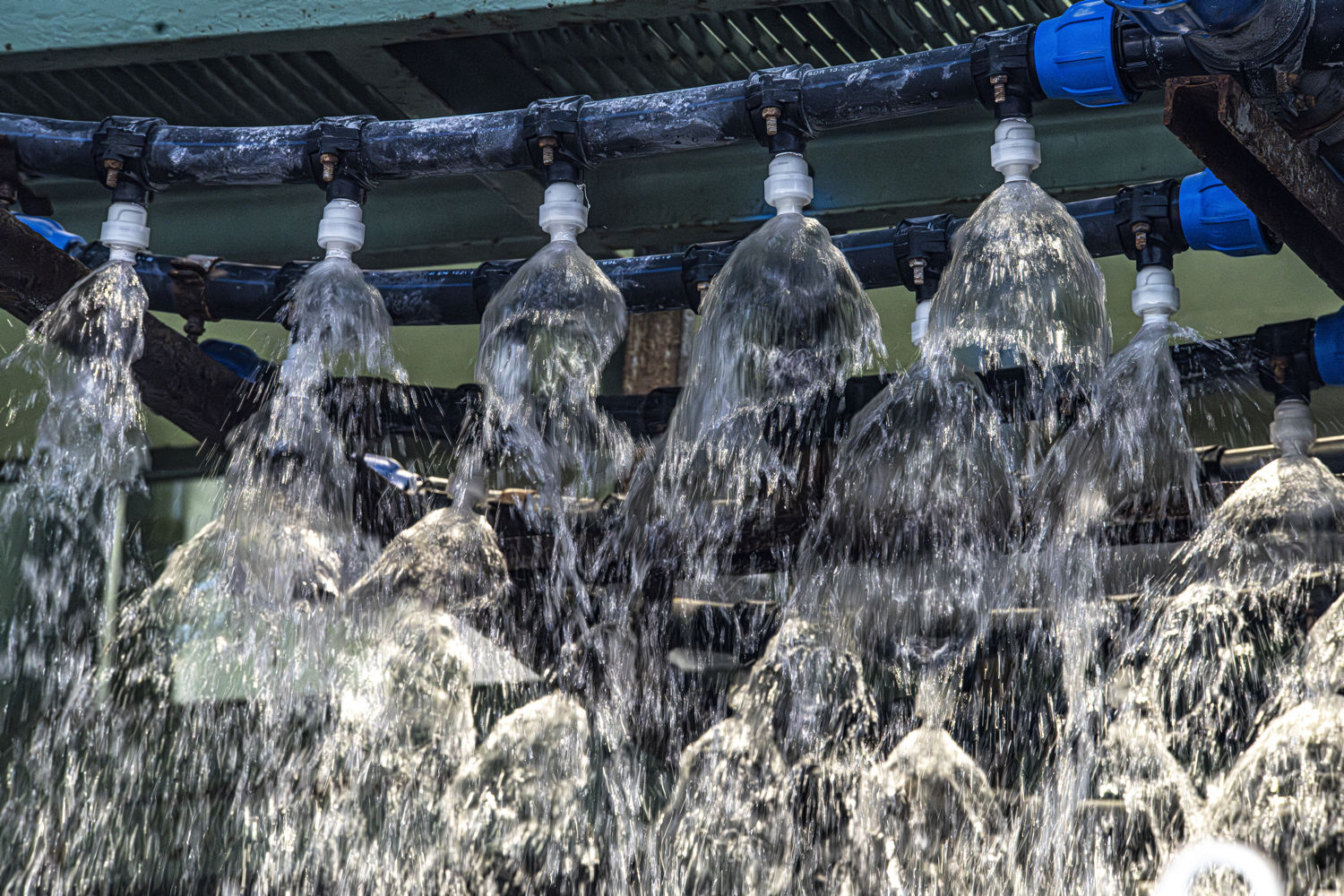 Diamond frame water spraying